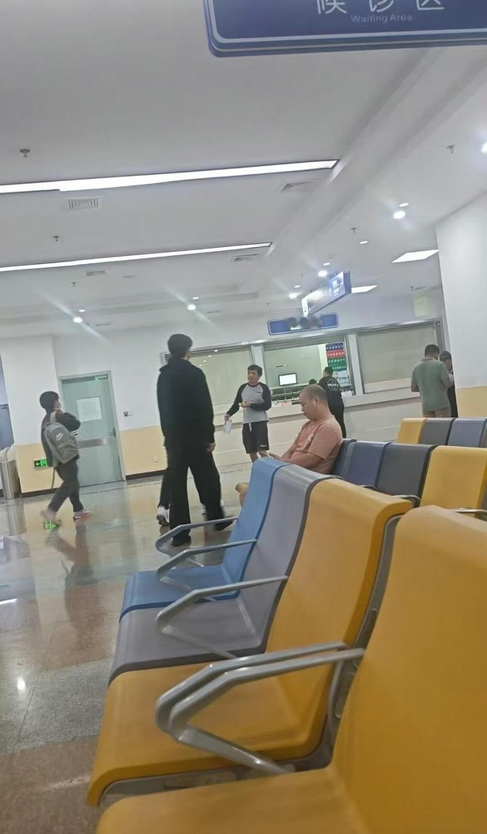 林一报平安了疑似林一受伤被偶遇医院看病林一注意安全啊要！！林一[超话] ​​​