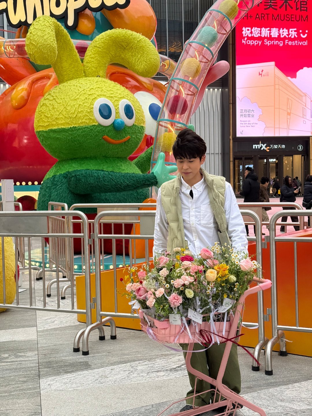 又是被杭州NPC治愈的一天女性专属地球online任务 姐妹们，今天在杭州街头遇