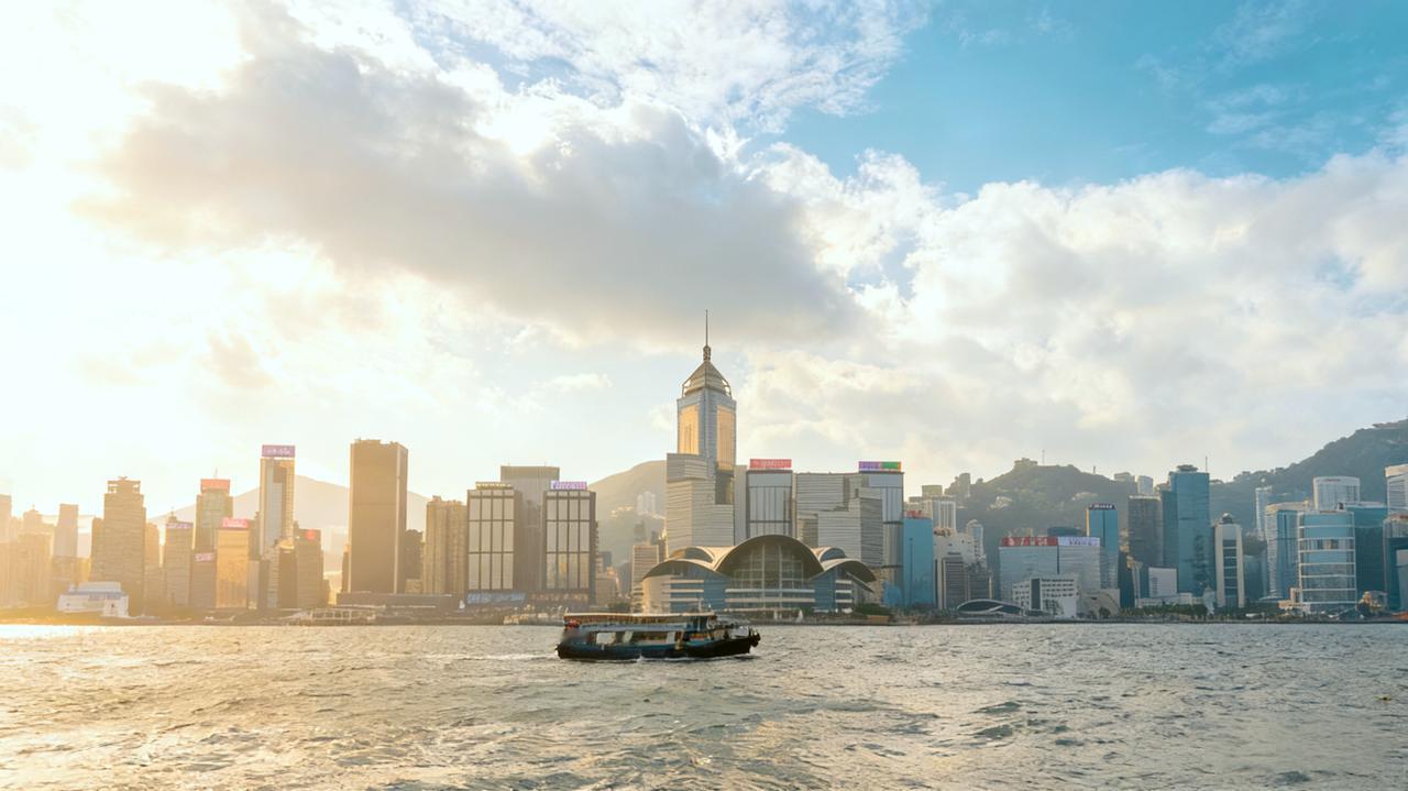 实话实说，澳门和香港哪里更好玩？

如果你不是奔着赌去的澳门，那么澳门比香港好玩