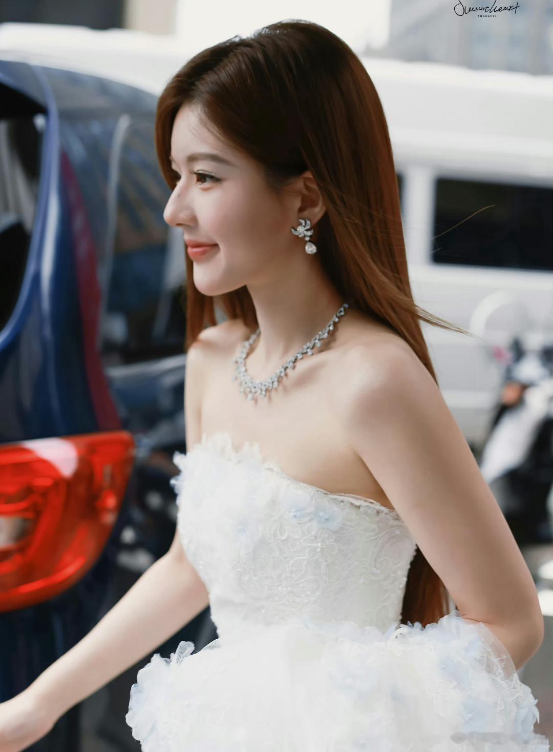 #赵露思[超话]#偏偏他们都不看好你偏偏你最争气[爱你] ​​​