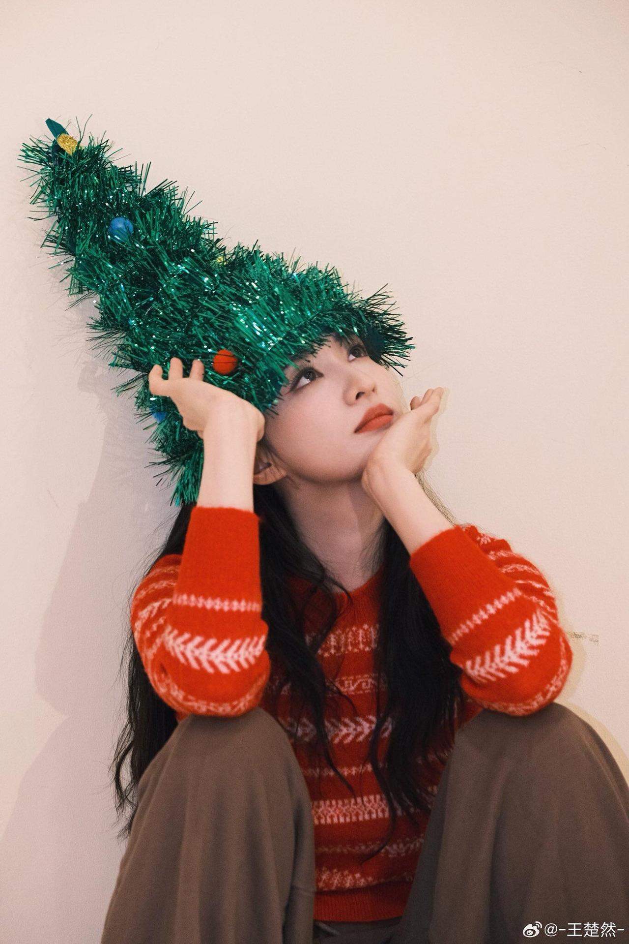 251225 王楚然微博更新🚢🎄Merry Christmas with W