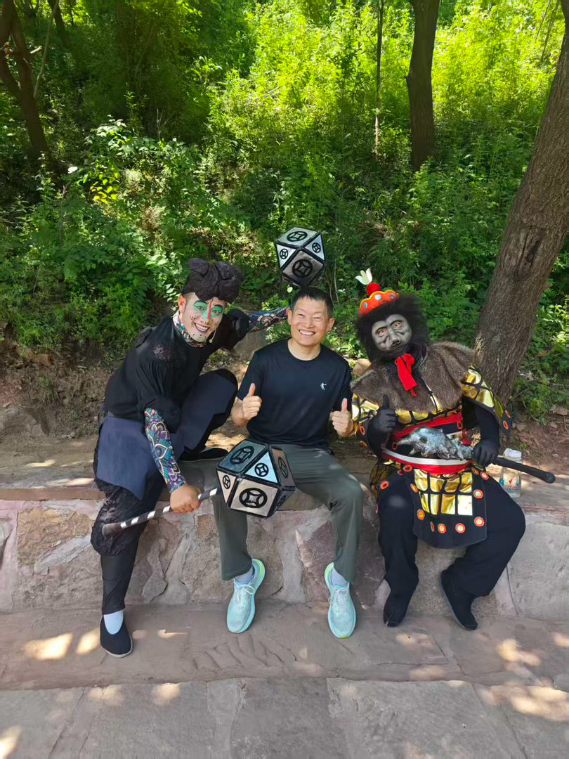 有谁认得这是哪里的圣僧？ 