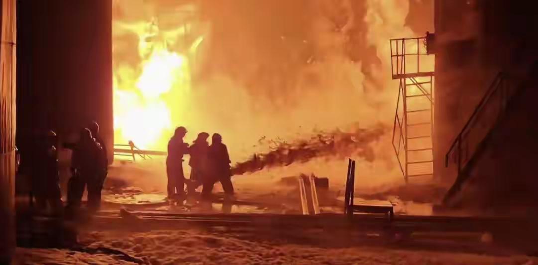 这当然令俄罗斯怒火万丈了。于是俄罗斯也不再克制了，利用战机、导弹、炸弹、重炮等对