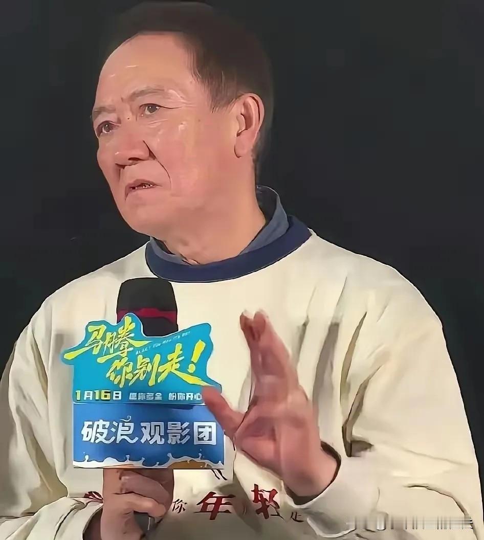 李幼斌说：我的父母现在都还在世，父亲98岁，母亲95岁，他们现在都住在养老院，每