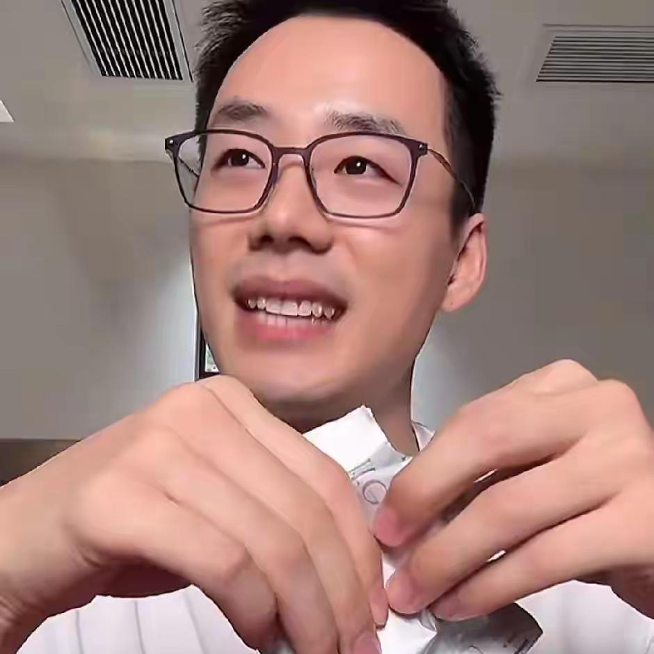 顿顿的单干之路，暴露了他对自己认知的错位。
 
他高估了自己的个人能力，而低估了