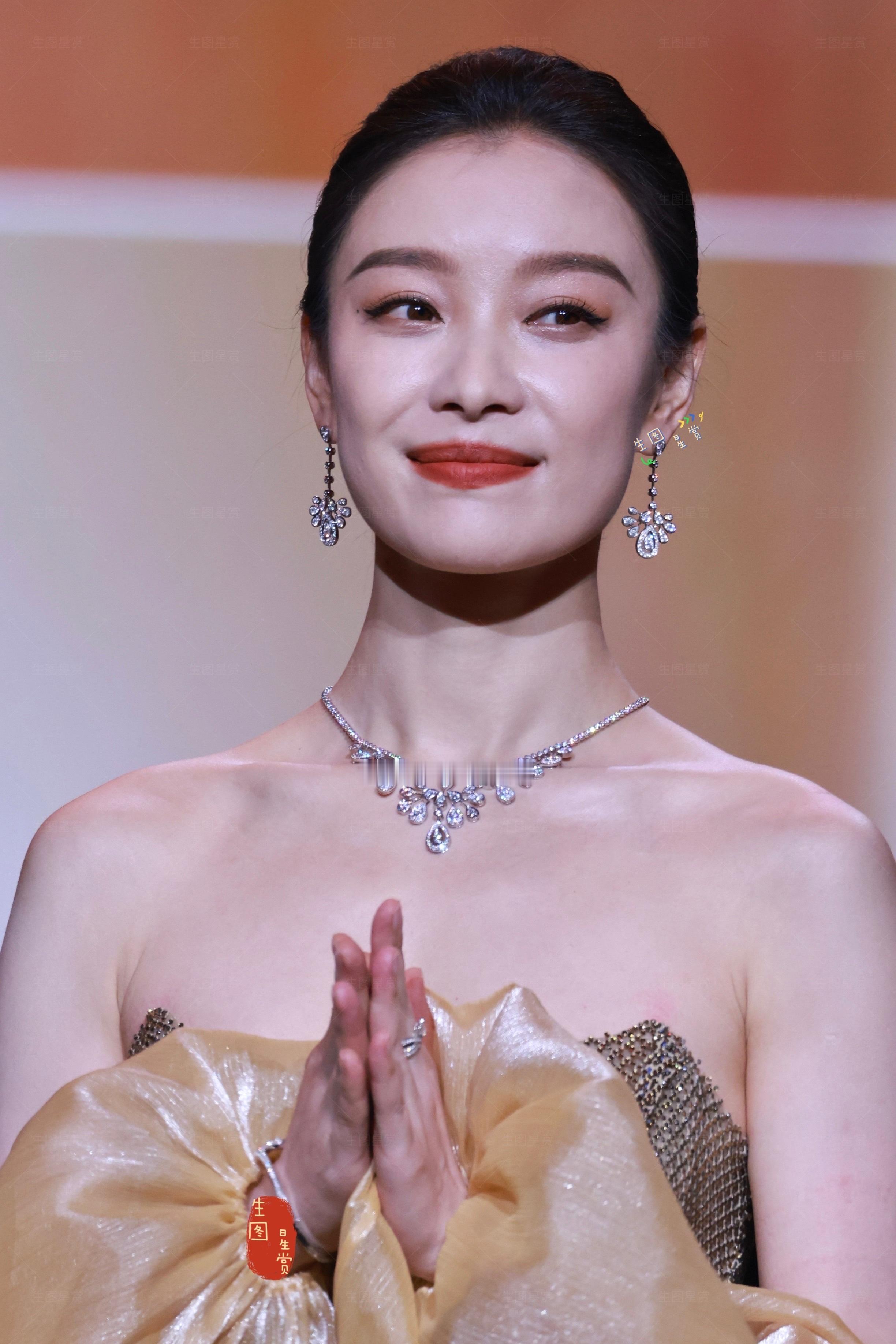 喵总自带光芒，人间美妮子💋倪妮凯迪拉克新车发布会生图倪妮为什么不抢C位