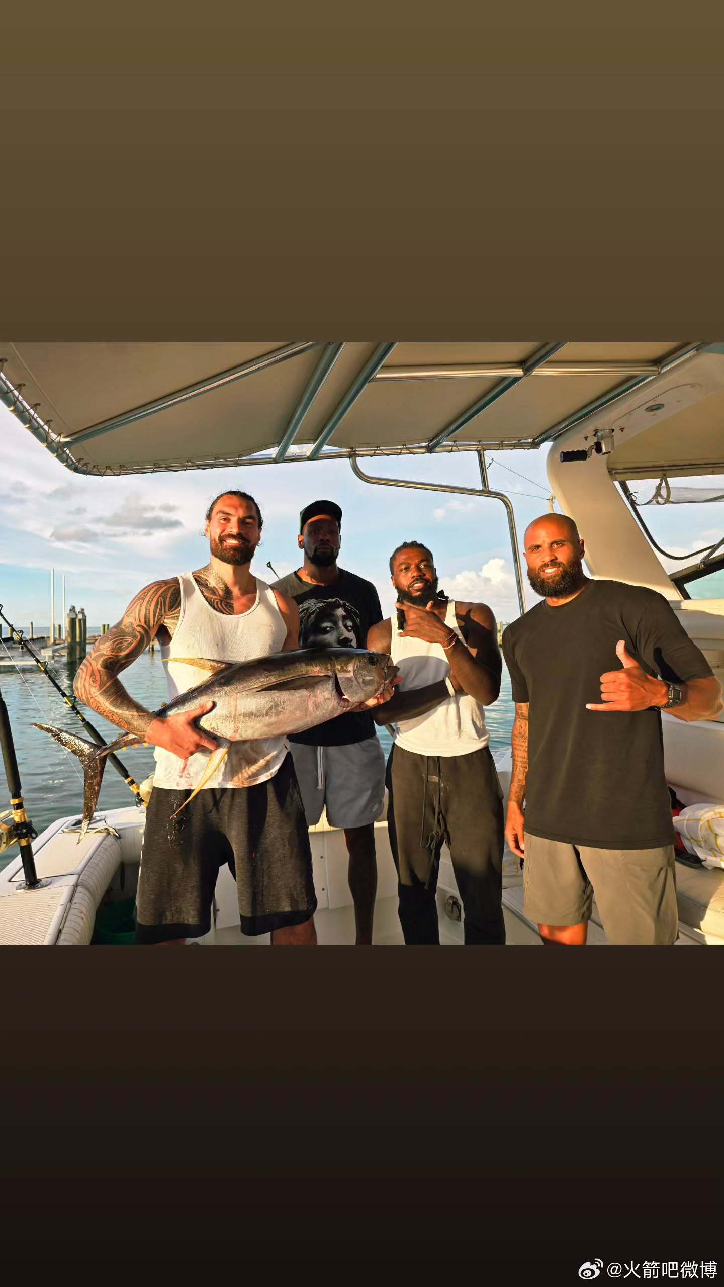 亚当斯和杜兰特一起钓到了大鱼🐟🐟热点解读休斯敦火箭休斯敦火箭[超话] ​​​