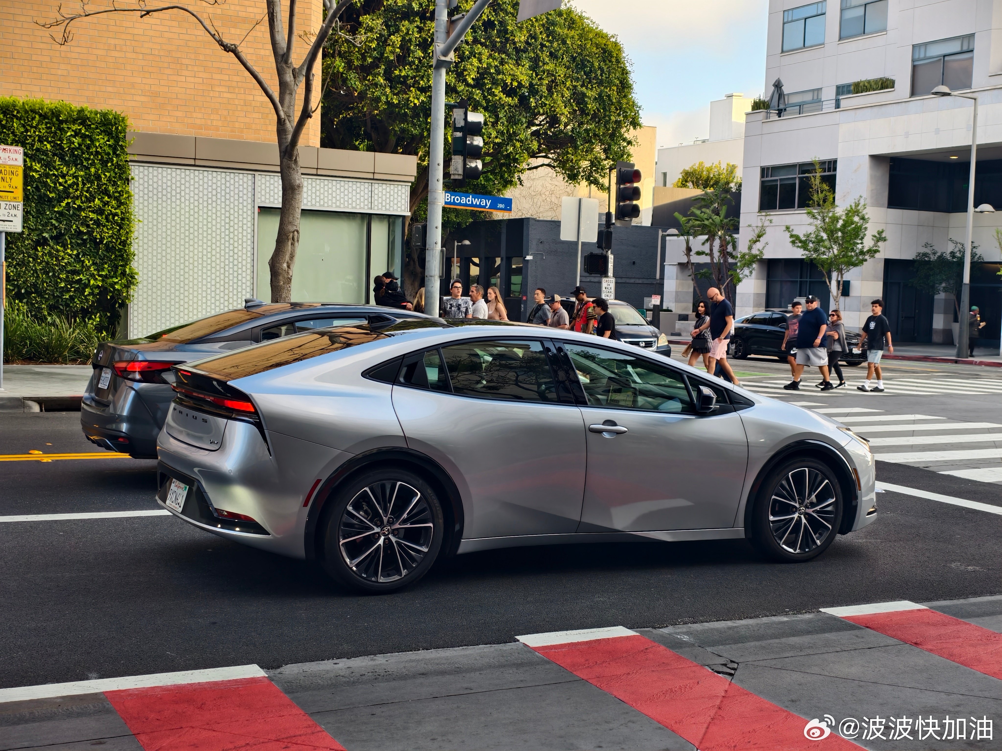 拍一些有意思的车。美国新势力 Rivian、Lucid 在加州还挺多的。查了下，