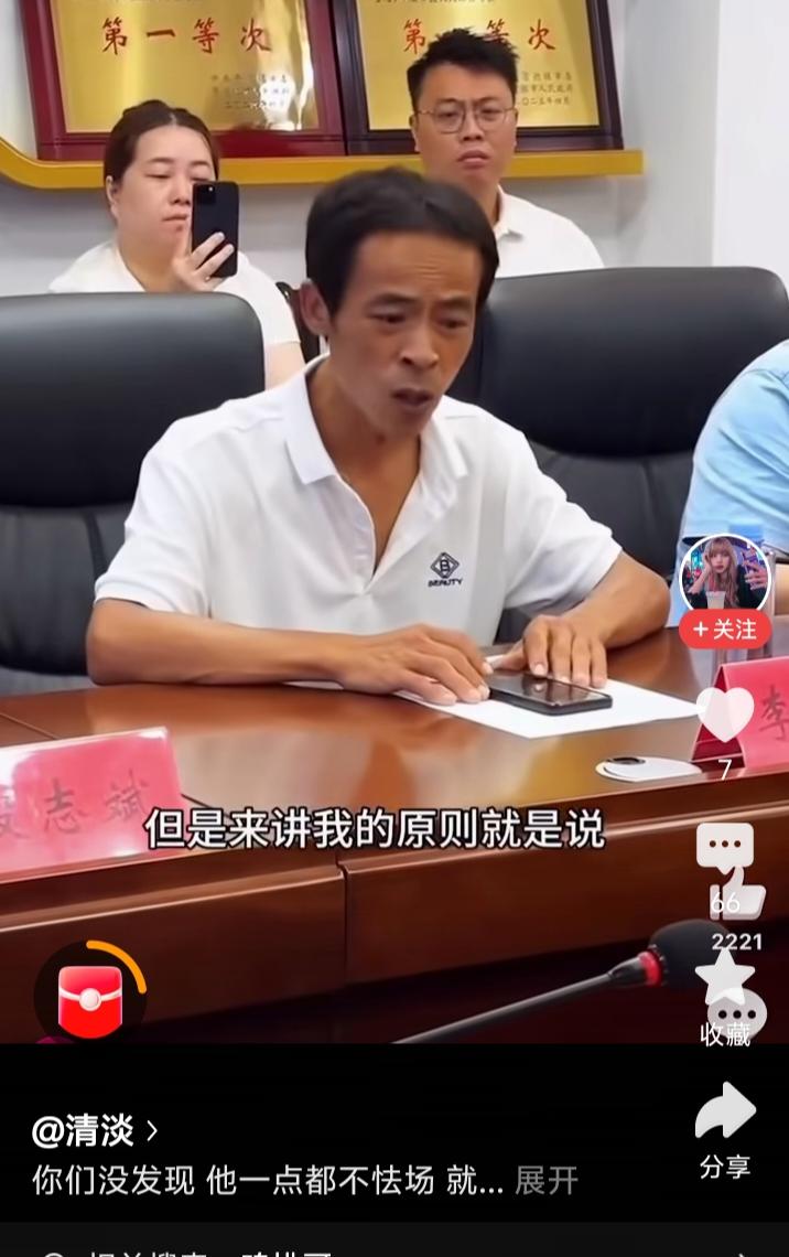 鸡排哥与郭有才，应当是近两年最火的草根明星了，大家细品，两个人合起来的途径基本上