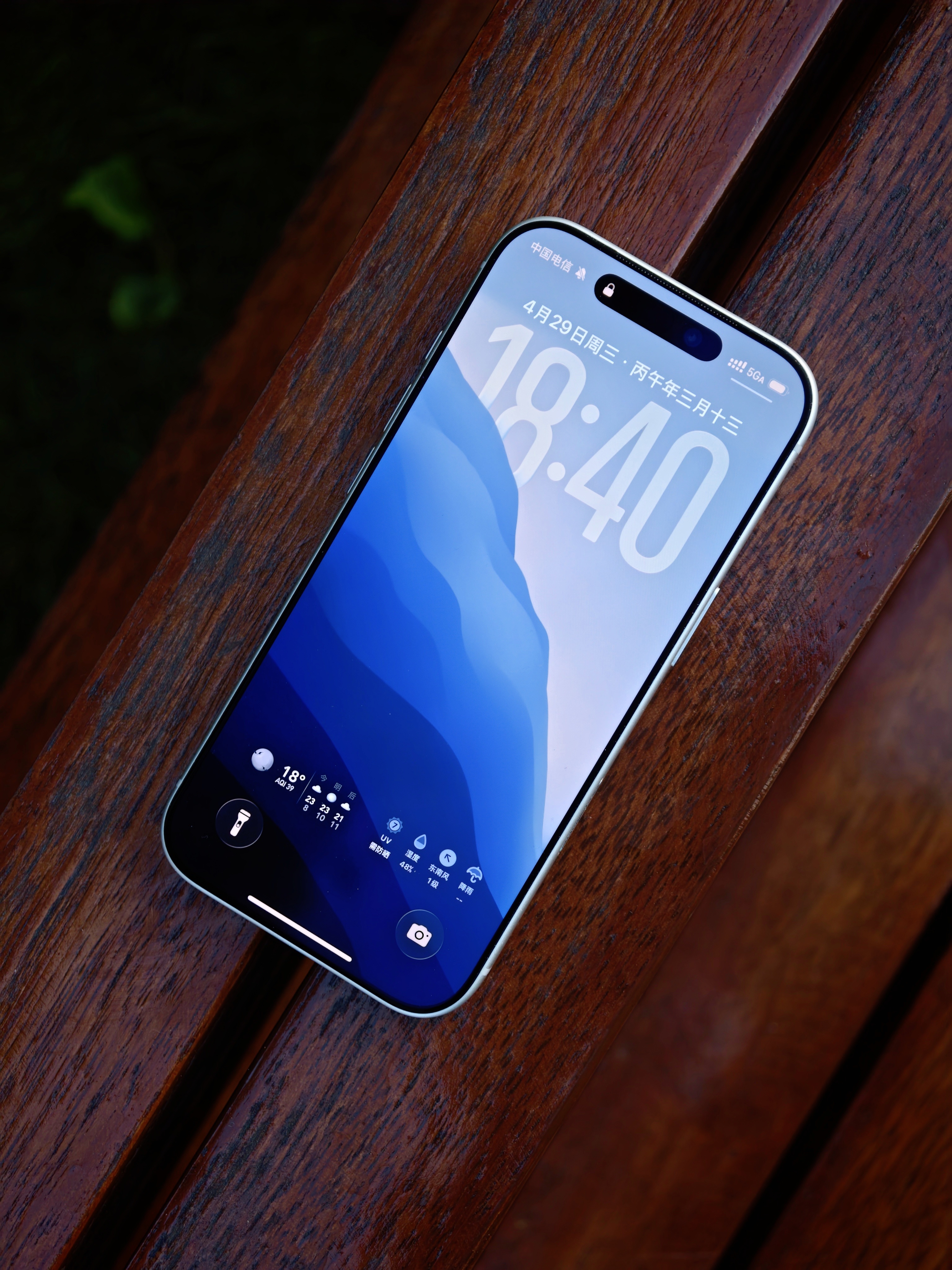 今天在用的景深壁纸～也分享给你们