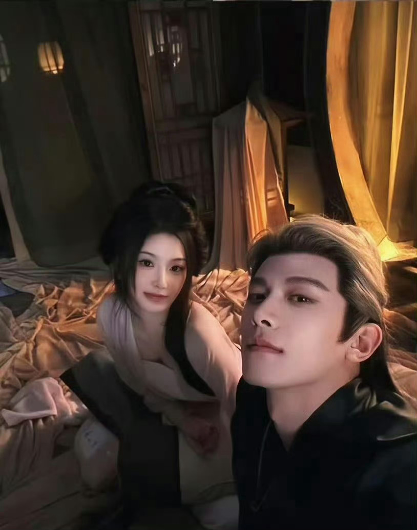 借位吻+眼神拉丝！开场舞甜到尖叫，不齐而俞太会了！孔雪儿邓凯好六借位吻孔雪儿邓凯