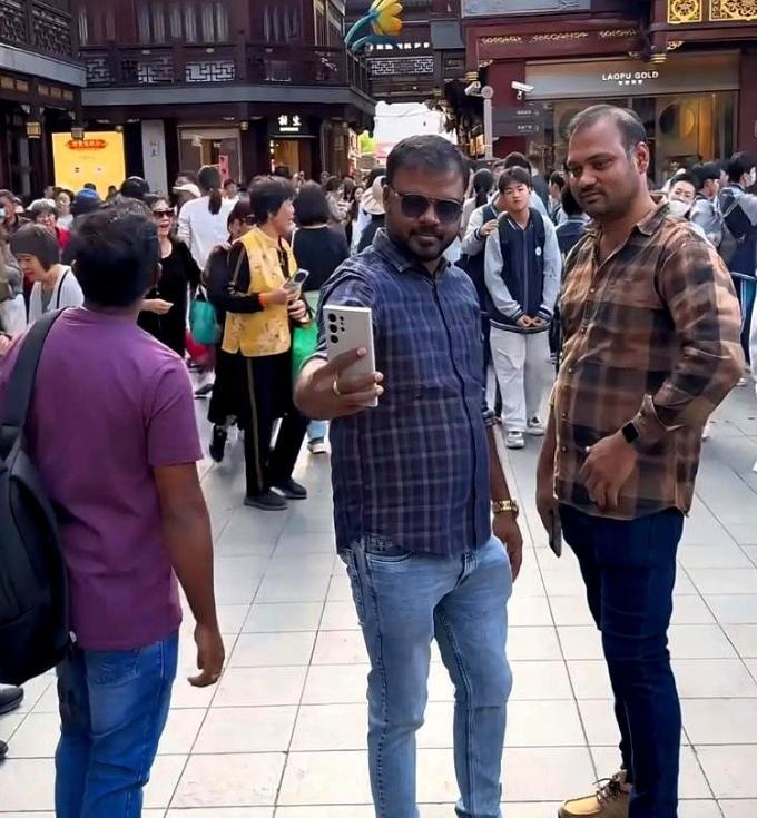 深圳这回是真不客气了！
一脚踹开门，号称做软件开发的“科技公司”，办公室里就一张