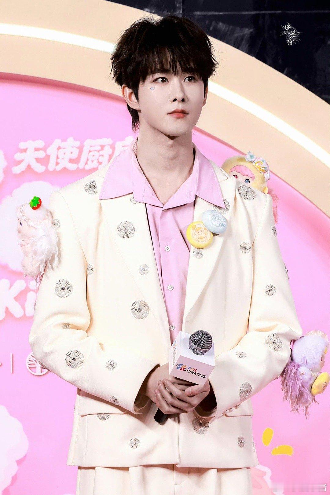 田嘉瑞今天杭州线下活动饭拍路透～又帅又萌的