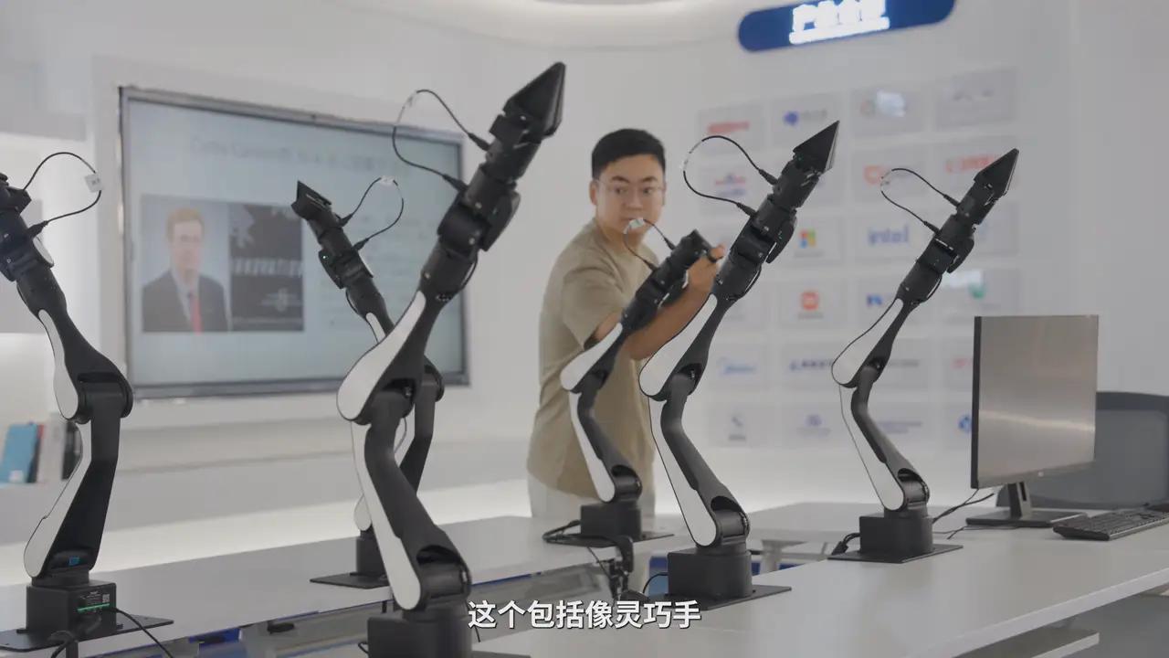 国内综合全栈AI龙头前五：
1. 华为
2. 百度
3. 字节跳动
4. 阿里巴