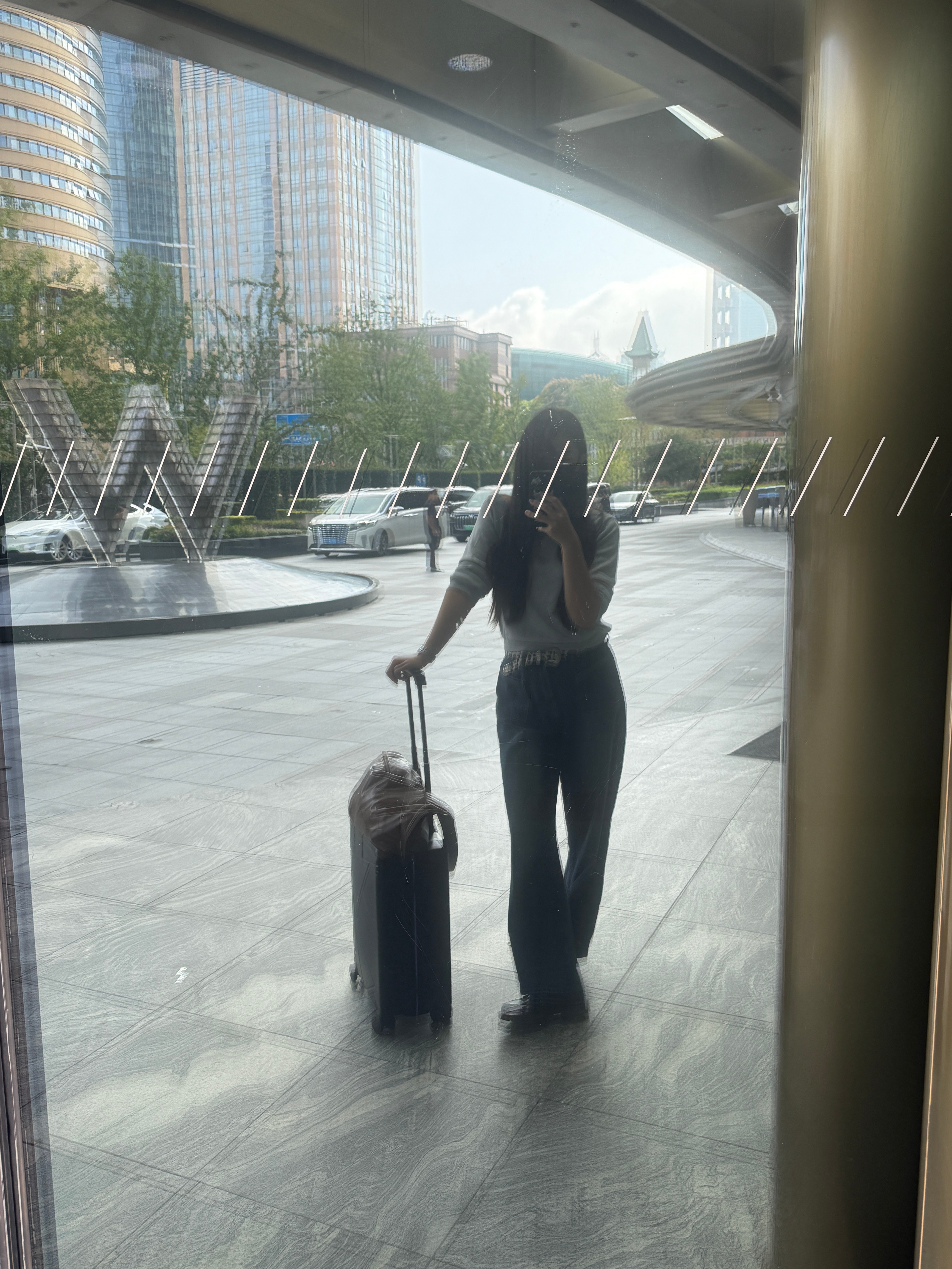 早上好～长袖长裤的又要回十几度的北京了包里甚至还揣了一件长袖说起来有点夸张 我前