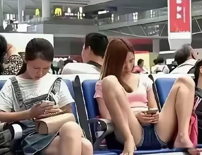 让贾平凹‘教授‘点评点评！[酷拽]
如果你选妻怎么选？
最基本的教养和素质都没有