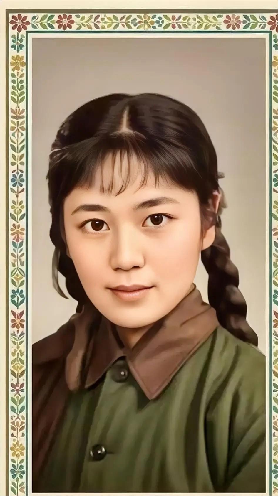 1969年，19岁女知青黄丽萍隐瞒显赫身份，心甘情愿在北大荒劳作。10年后她放弃