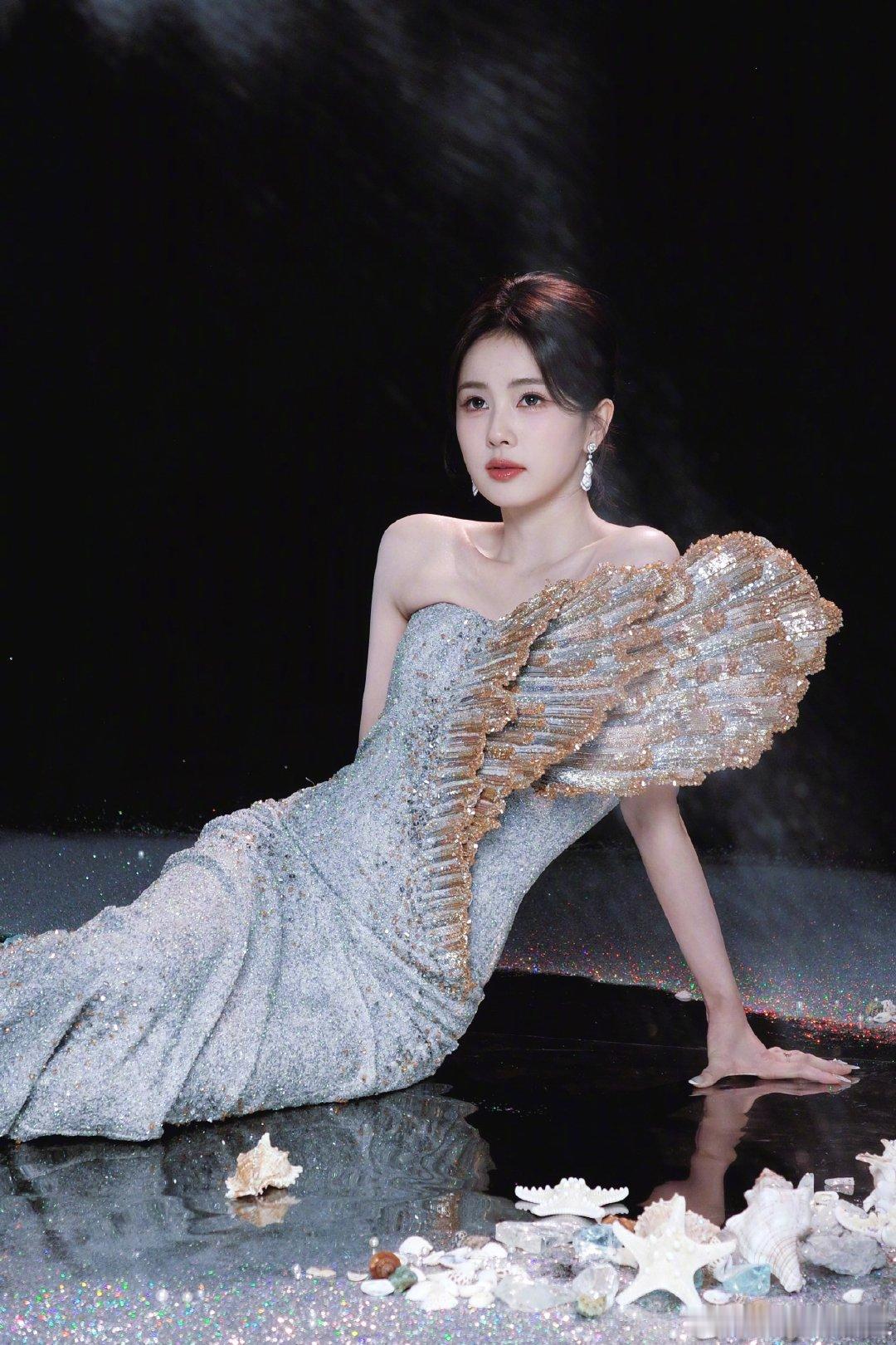 白鹿特意为hi6应援粉丝准备了150支花礼物已送达～有序领花不拥挤，白鹿的温柔真