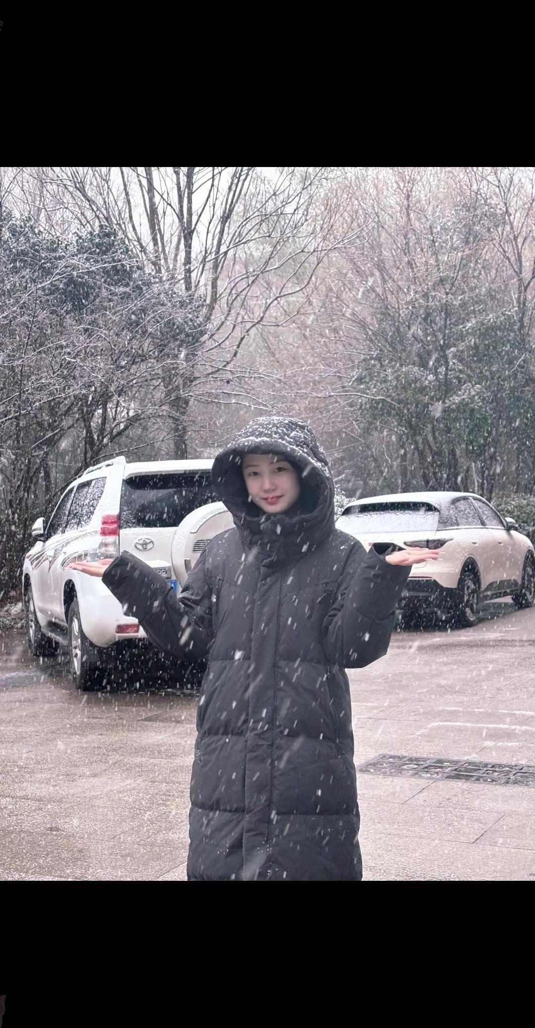 三月飘雪·像是冬天的一场告别.也是春天的重生.春雪解人意.雪落万物生.三月飘雪