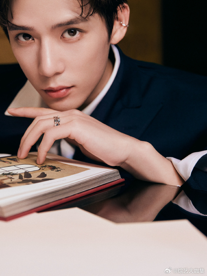 王安宇一瓶接一瓶 王安宇的笑容+清爽好茶，就是夏日活力天花板！一瓶接一瓶解锁的不