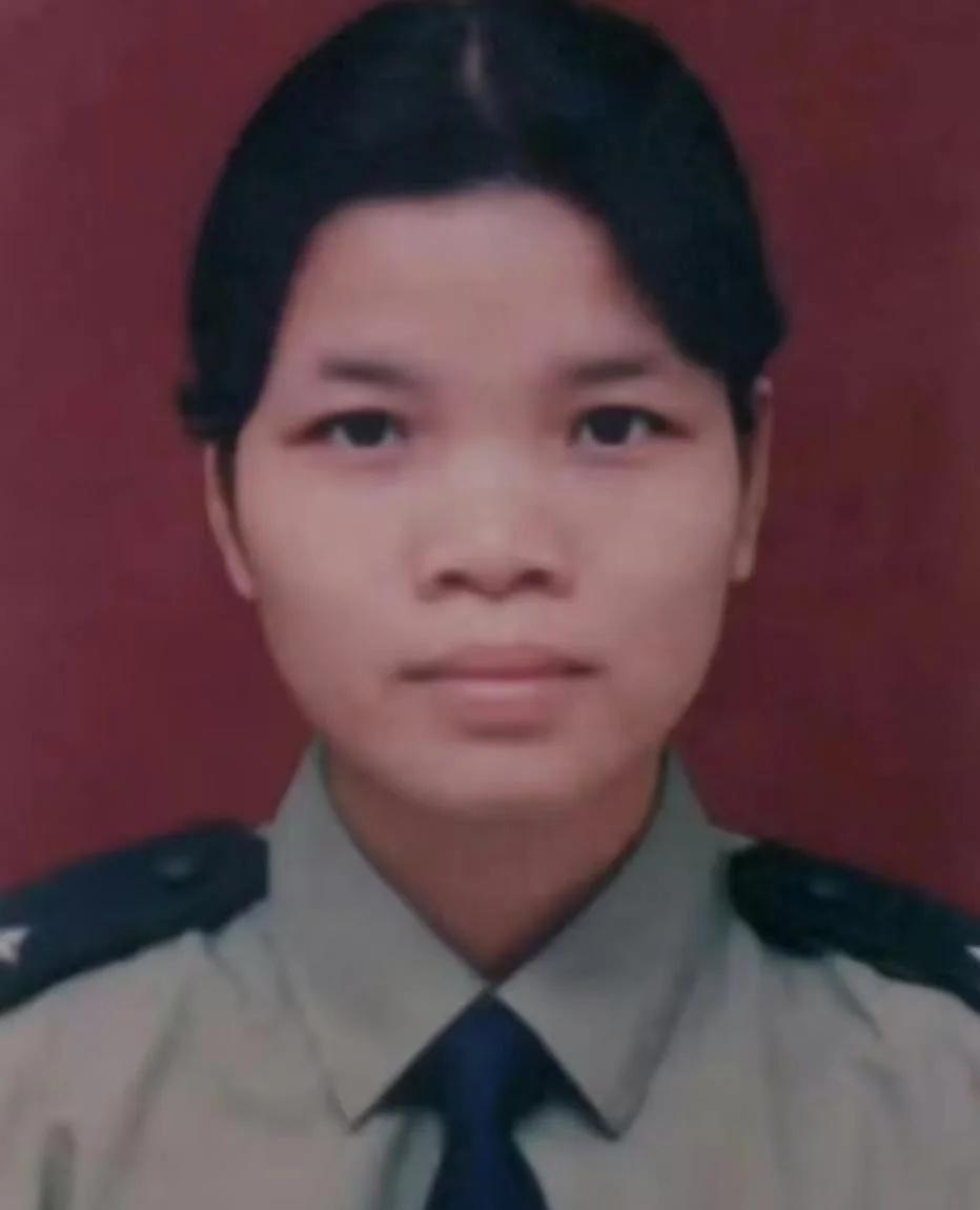 请您停留几秒为英雄致敬
为缉毒英雄严婷致敬，她在英勇行动中献出生命，以职责守护安