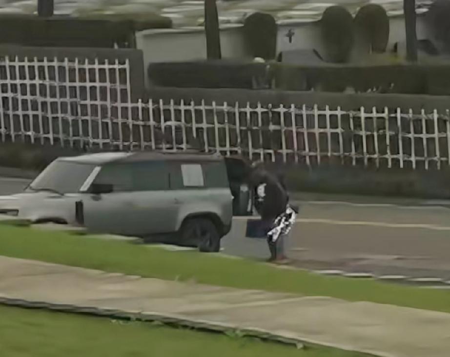 具俊晔又去守墓，小S欲帮姐夫办画展

网友都免疫具俊晔这种“痴情守候”的行为了，