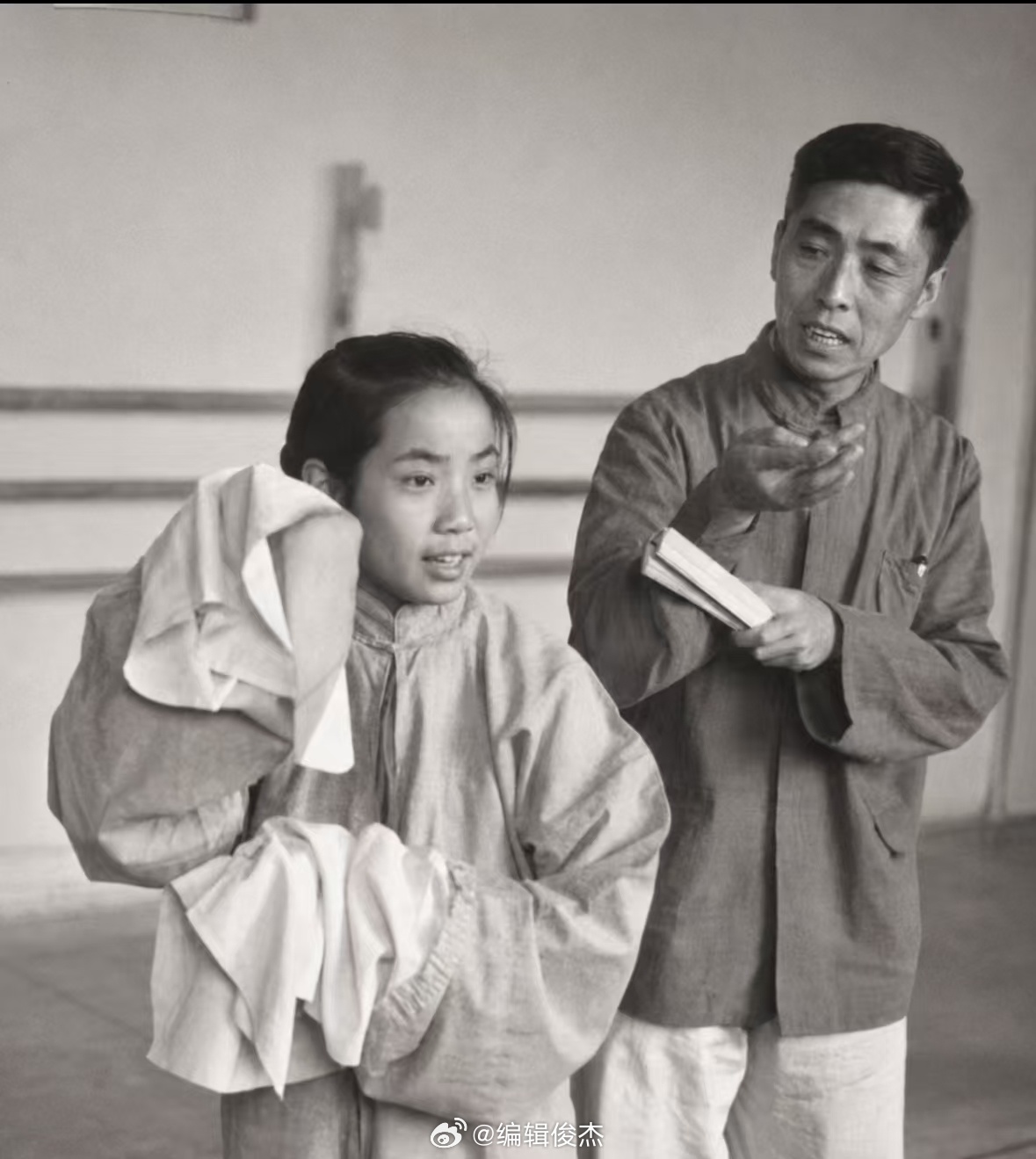  于玉蘅在中国戏校教授李维康（1960年） ​​​