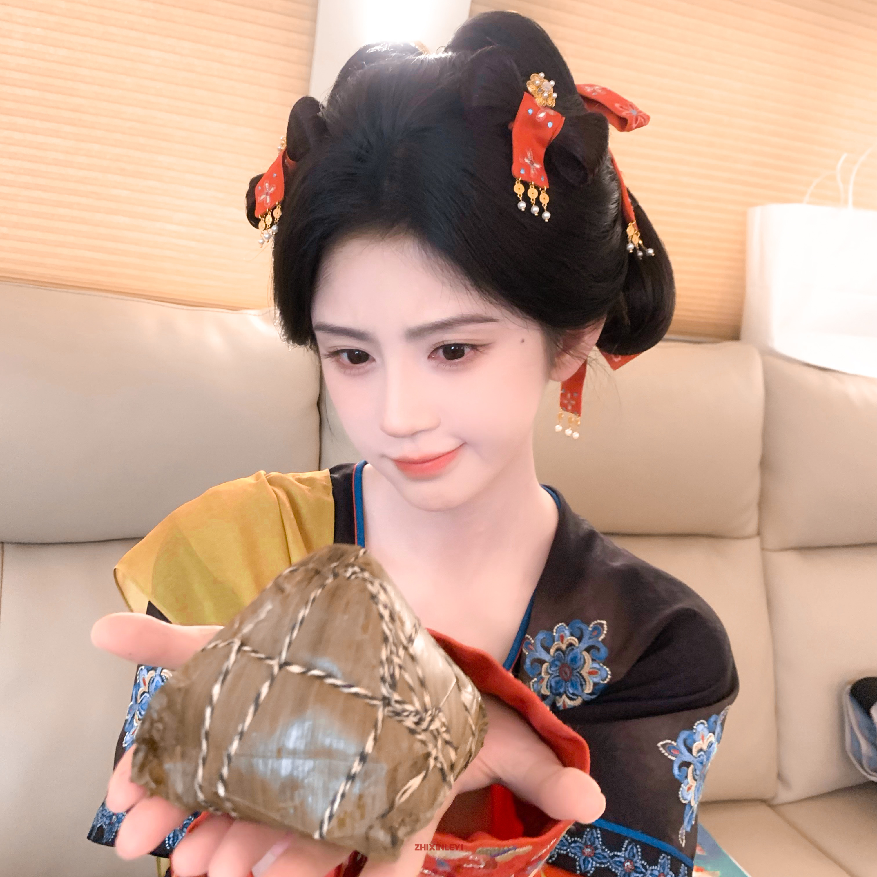 端午限定·鞠婧祎鞠婧祎脸快比粽子小了