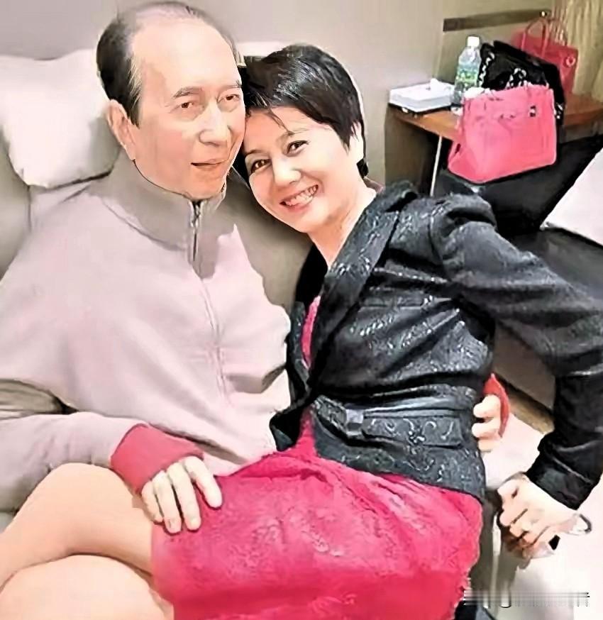 何鸿燊是个谜！2009年，88岁何鸿燊各脏器就已衰竭，但他直到2020年才死亡，