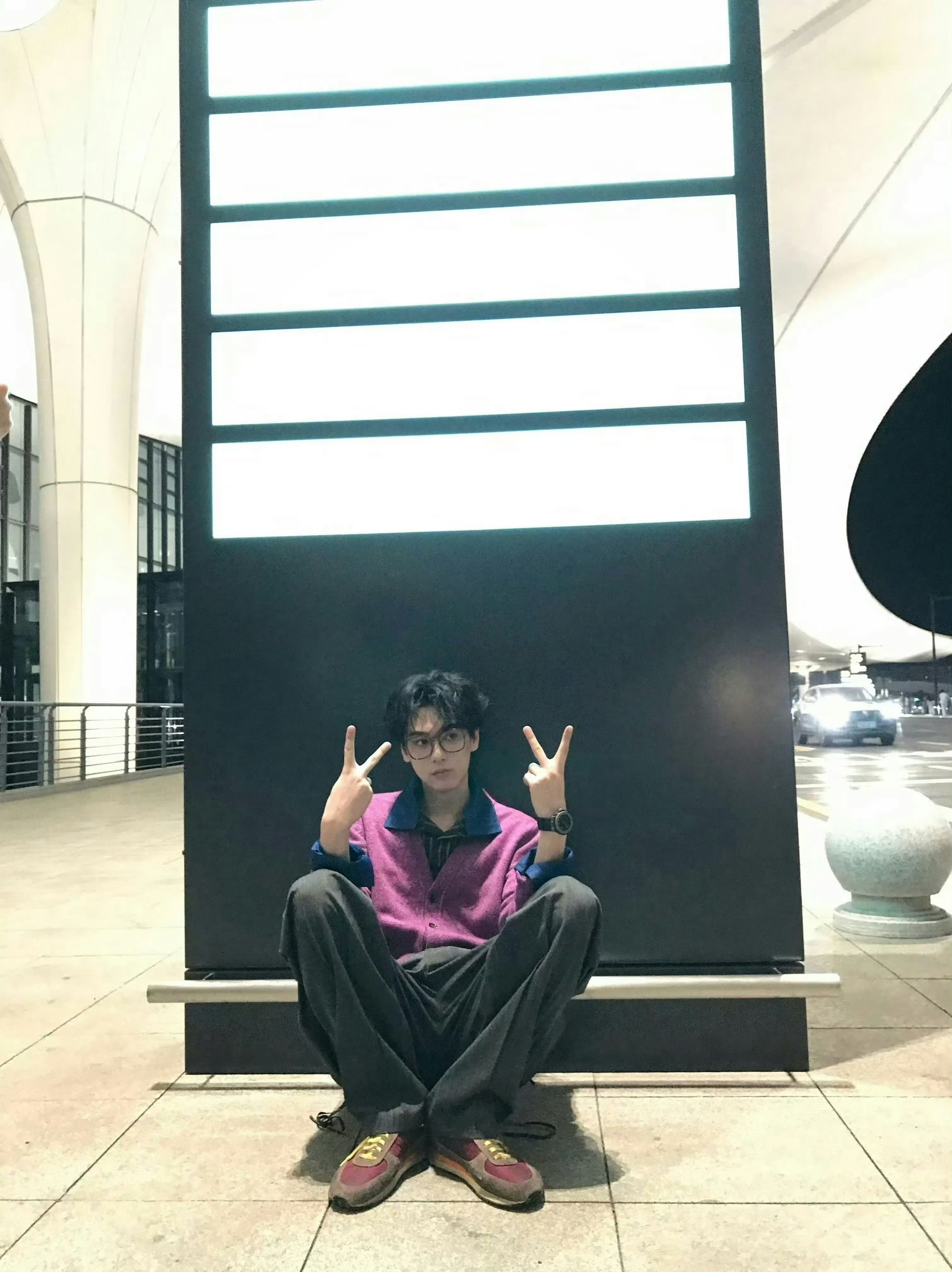 华伦天奴认领田栩宁华伦天奴官方微博今天认领了演员田栩宁的最新营业造型，演绎了20