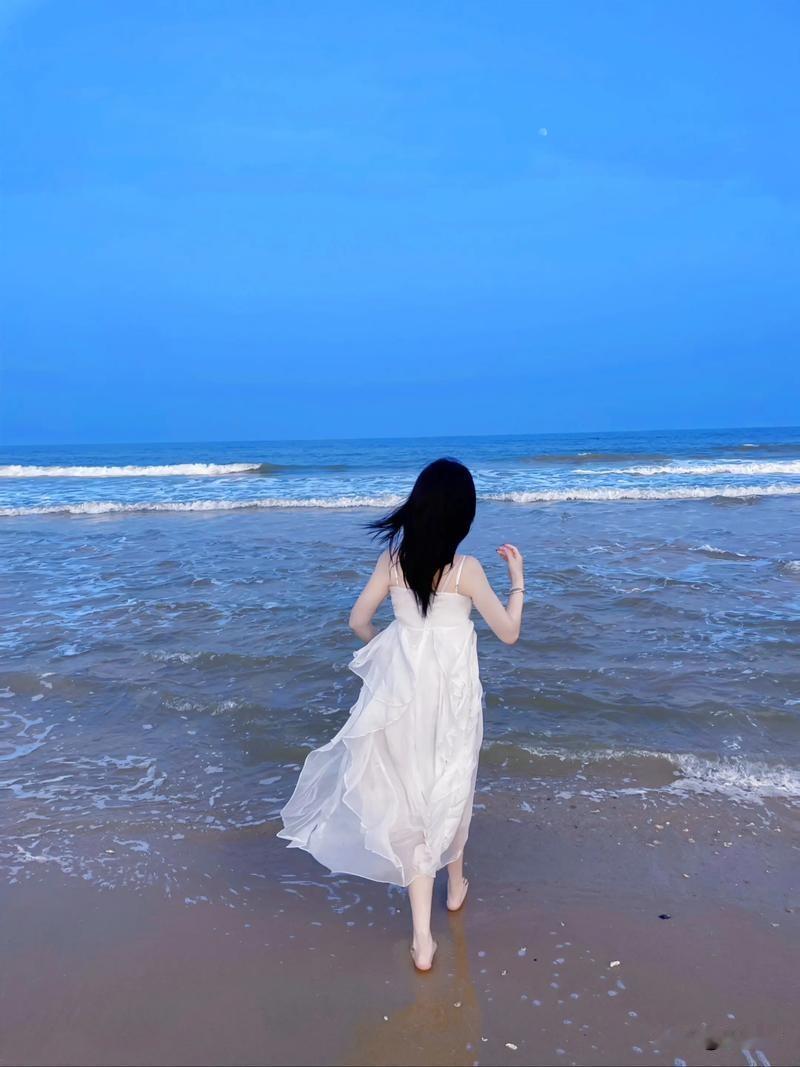 爱就在一瞬间

缘分从来没有早晚
相爱就在那一瞬间
自从看见你第一眼
爱就注定不