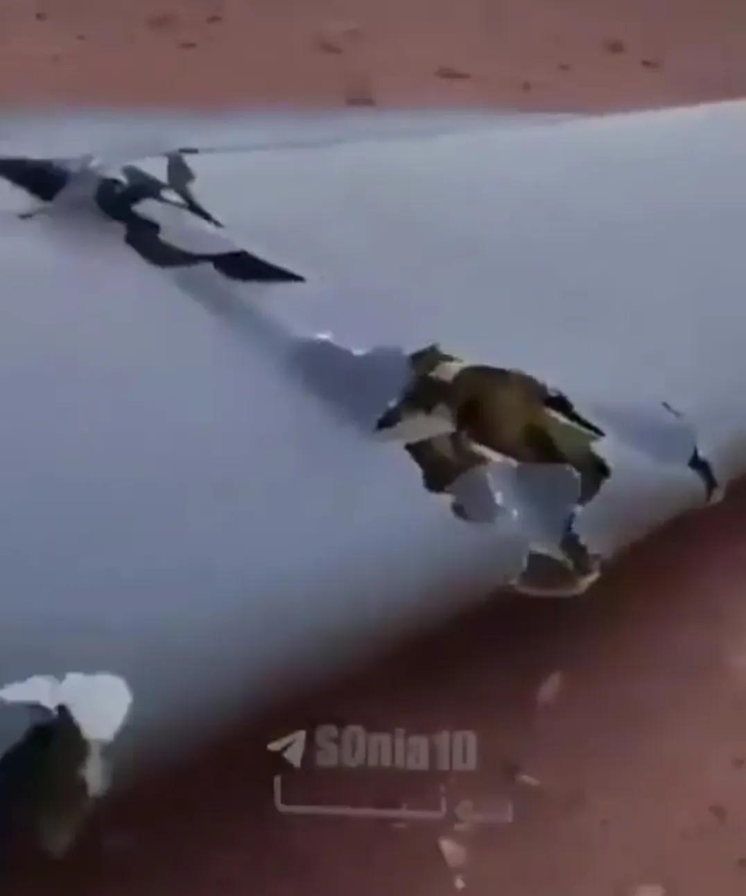 3月11日在伊拉克坠毁的美国空军KC-135加油机残骸视频出现在网上了，都碎成一