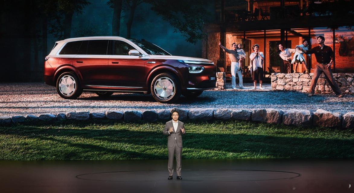 奕境汽车发布大六座 SUV 奕境 X9，共 3 款增程版。预售享终身质保、现金膨