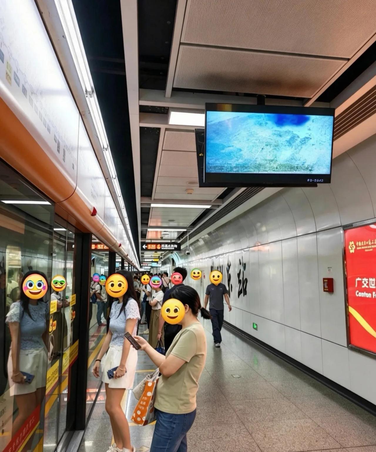 广州地铁集团是不是换领导了？站内可以卖点心、卖榴莲、卖咖啡就算了，还可以去使跑步