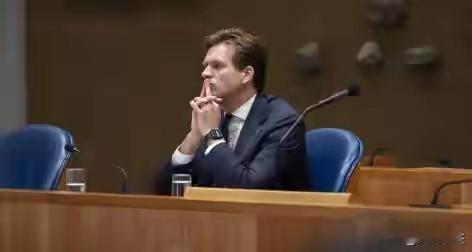 荷兰政府这波操作真是荒唐到家了，拿着冷战时期的老法律，就敢明火执仗抢夺中资控股的