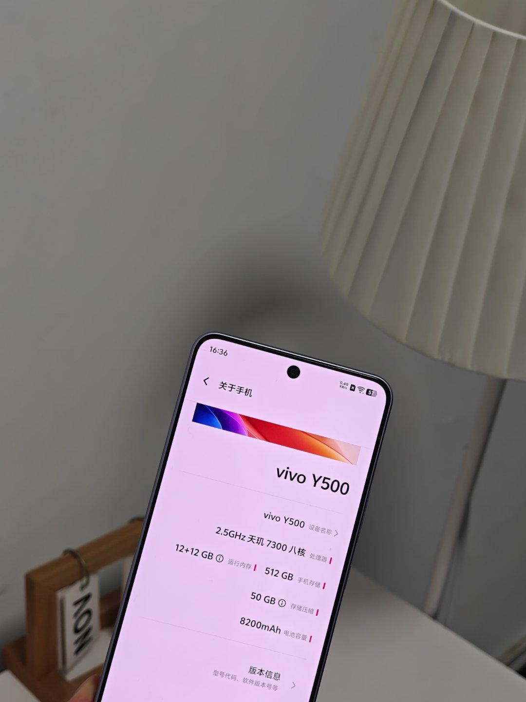 「上手报告」跟你们说，vivo Y500这手机我用了一段时间，最让我惊喜的就是续