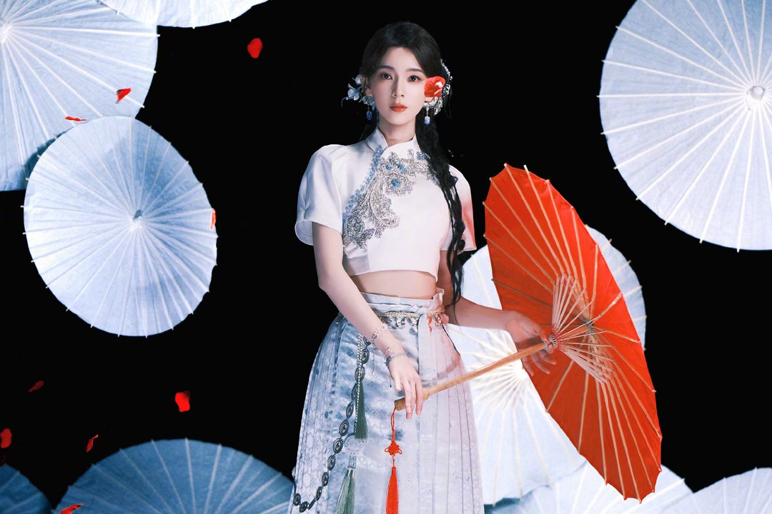 陈瑶戏腔 歌美人美还得是我们陈瑶姐姐啊！这个戏腔太绝了歌美人也美啊！给我们奉上了