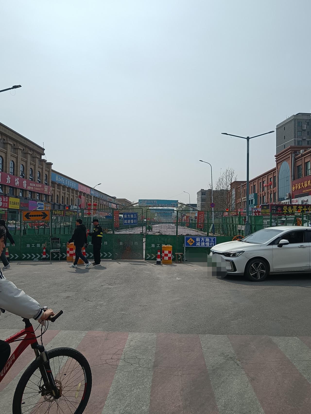 德州学院步行街的路，也叫育英大街吧，终于要修好了，一直盼着修，但是没想到这么快，