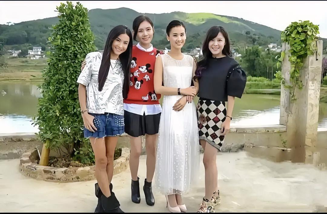 黄圣依不是最好看，却是最会穿衣打扮的，旁边的四个女孩子，人再漂亮不会打扮，就连张