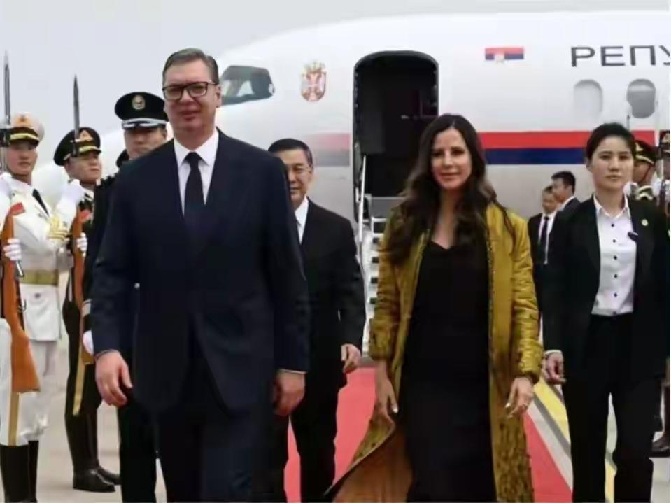 为什么武契奇爬长城能被千万中国网友疯狂圈粉？答案就藏在那句“577”里。

5月