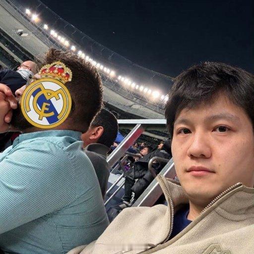 樊振东发文分享诺坎普之旅哈哈哈，这经历也算是很有意思了[允悲] ​​​