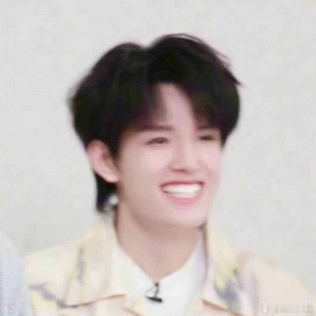  张极想挑战珠穆朗玛峰张极蛋糕上是婴儿照 新的一年，张极想挑战珠峰，少年心气永远