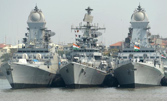 当地时间2026年9月15日深夜，北阿拉伯海公海海域，印巴两国海军舰艇发生海上擦