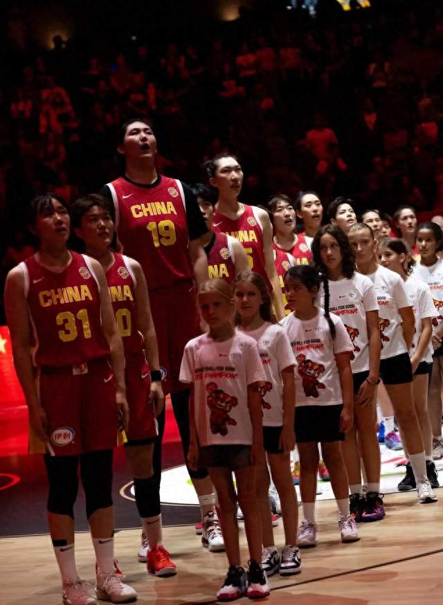 女篮世界杯，中国女篮61-94美国，数据一目了然，韩旭不是最佳