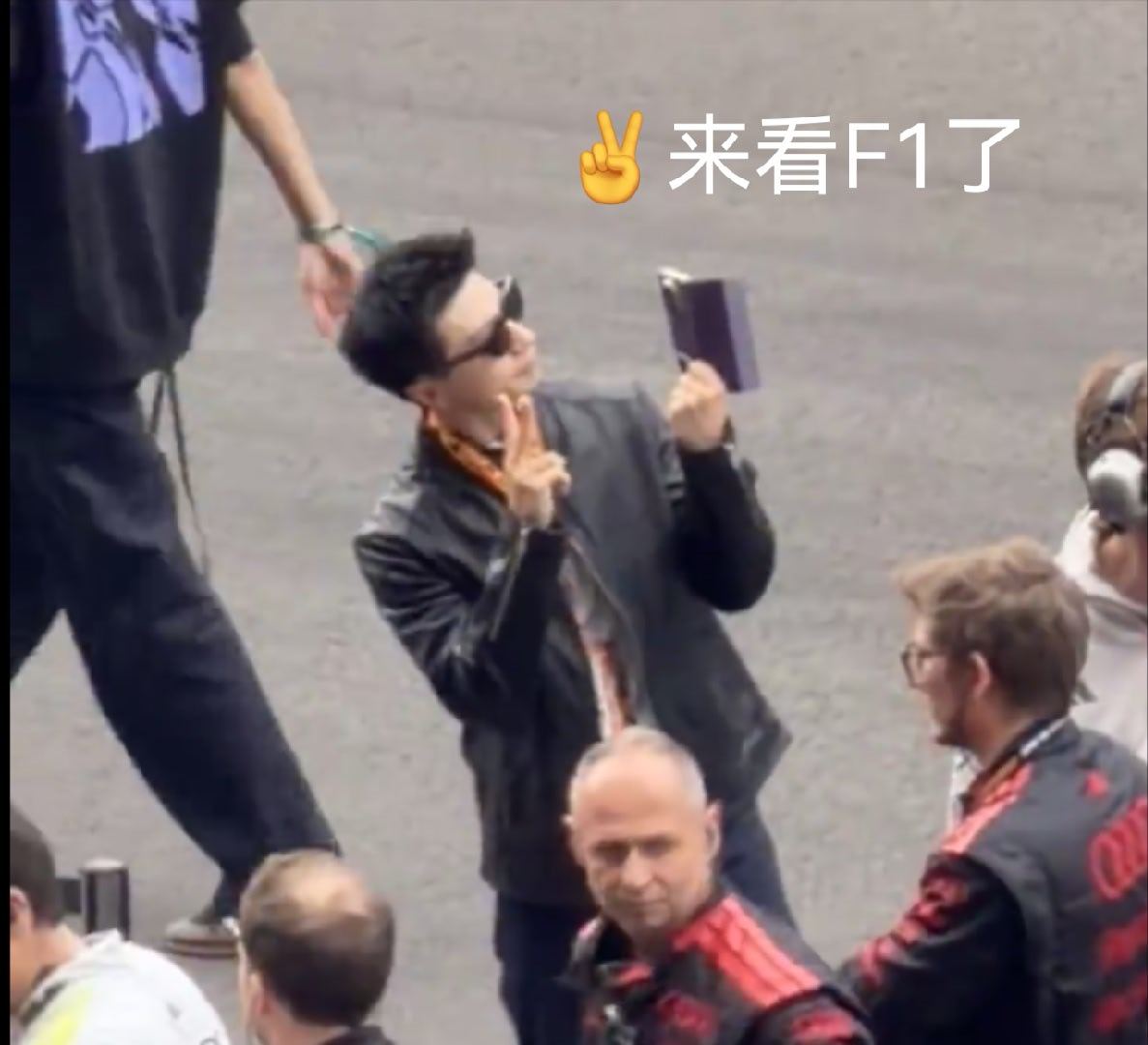 所有人都要看这个live马龙的后置摄像头自拍时刻太可爱了爱🏎的马龙同学看到🏎