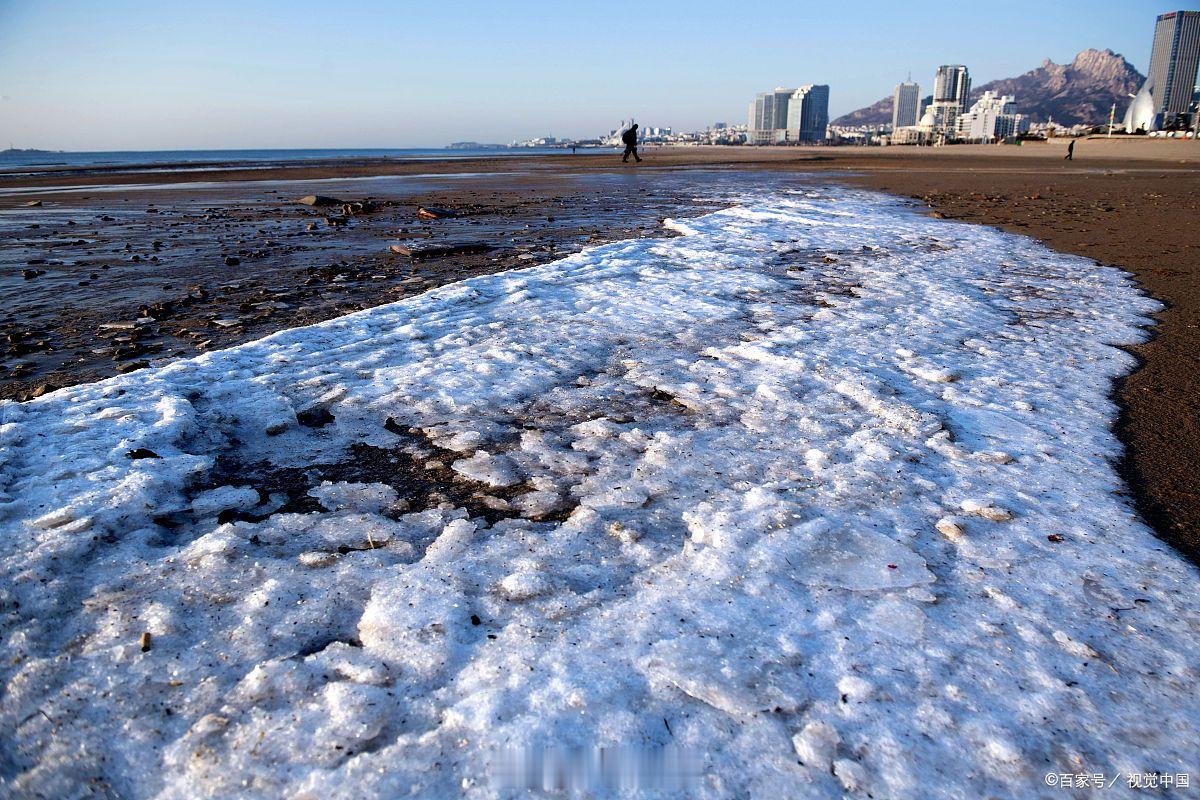 冬天去过山东的朋友都知道，山东的冬天，是懂反差的！太会玩了！冬天的泰山，雾凇亮晶