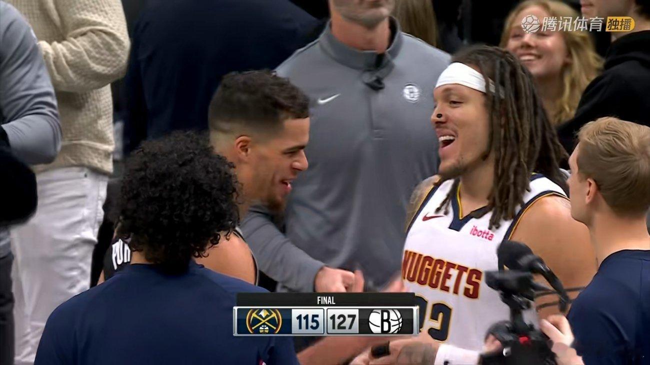 掘金客场115-127不敌篮网，遭遇两连败。掘金仅领先湖人0.5胜场，穆雷27分