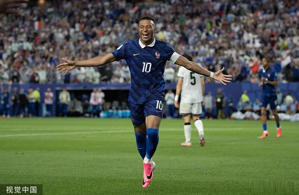 姆巴佩世界杯18场18球世界杯1/16决赛，法国对阵，姆巴佩已经完成梅开二度。这