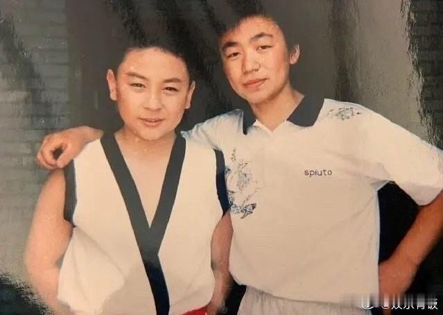 笑不行了
释小龙竟然是王宝强的师叔
王宝强1984年出生，比释小龙大，怎么算也应
