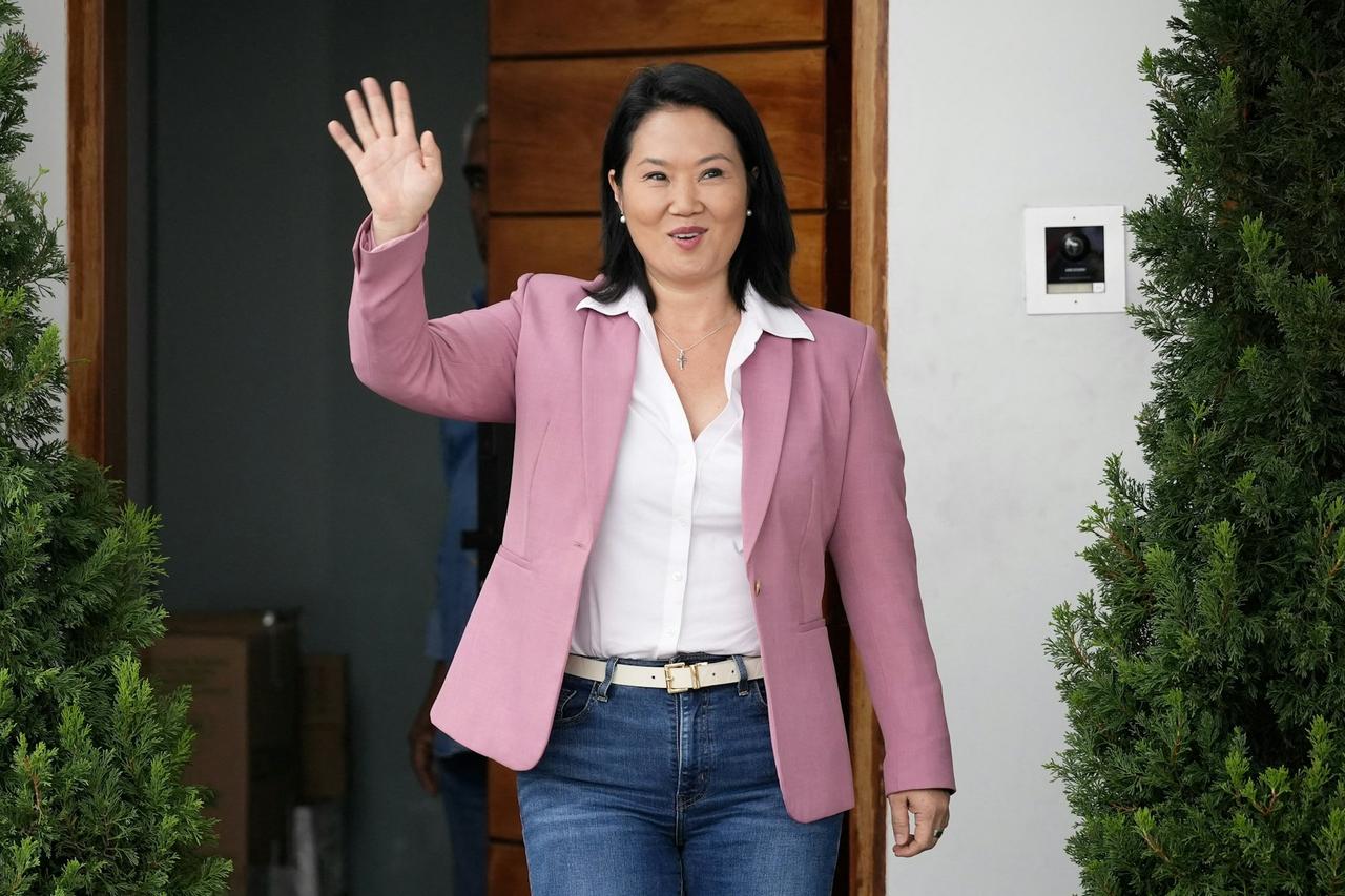 秘鲁总统选举结果出来了，藤森庆子当选。
这是一个带着历史回声的名字。
她是秘鲁前